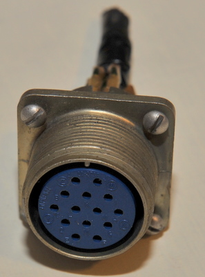 Male Amphenol connector matches Harris RF-281 97-3102A-20-27P